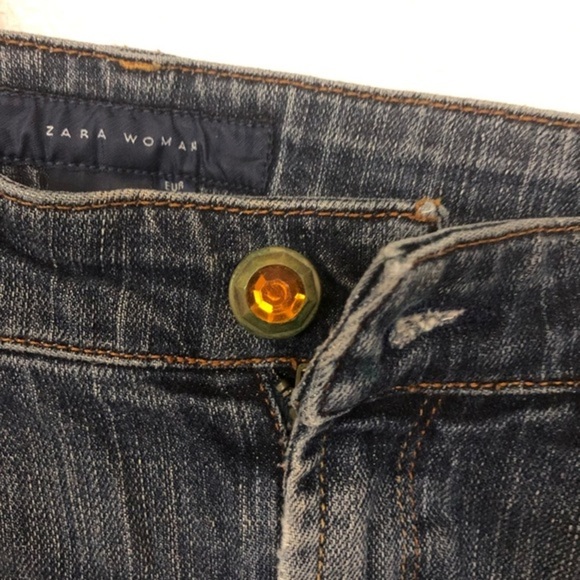 Zara distressed frayed hem studded logo back pocket jeans. Size 4 - Picture 9 of 11